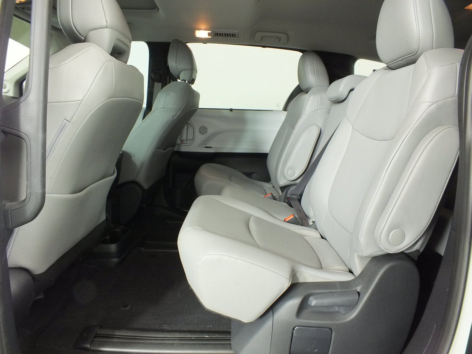2025 Toyota Sienna XLE Hybrid *1-OWNER*