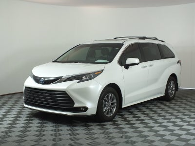 2025 Toyota Sienna XLE Hybrid *1-OWNER*