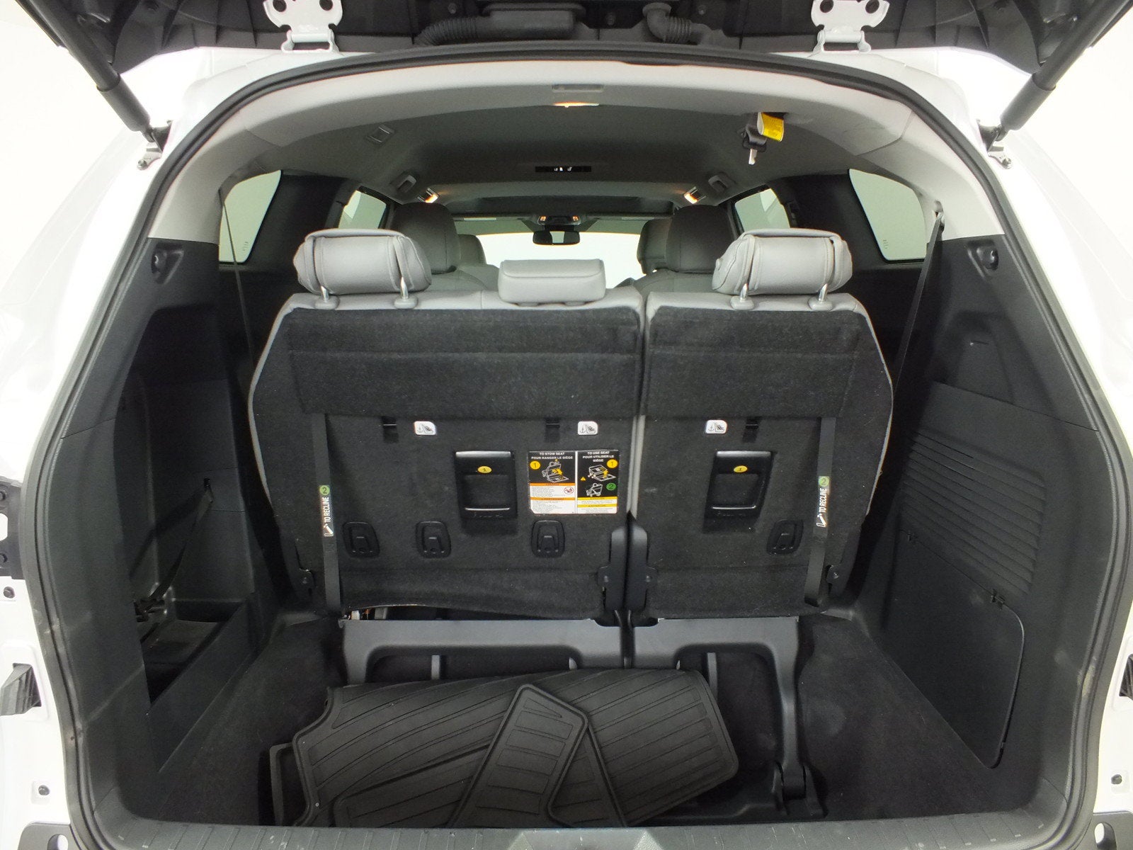 2025 Toyota Sienna XLE Hybrid *1-OWNER*