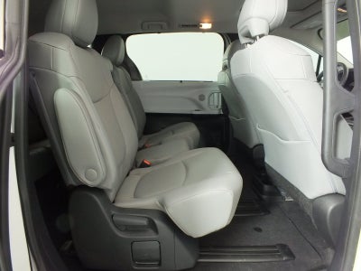 2025 Toyota Sienna XLE Hybrid *1-OWNER*