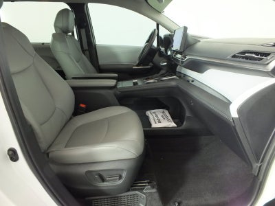 2025 Toyota Sienna XLE Hybrid *1-OWNER*