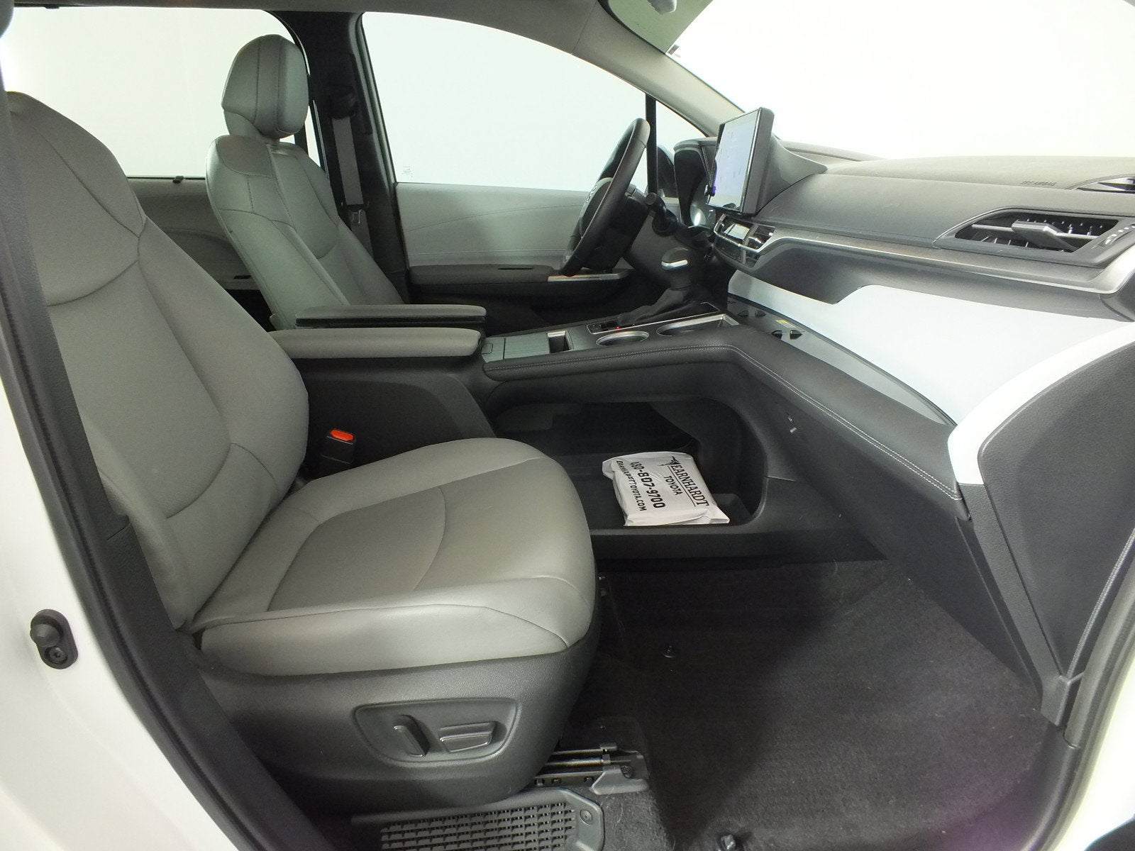 2025 Toyota Sienna XLE Hybrid *1-OWNER*