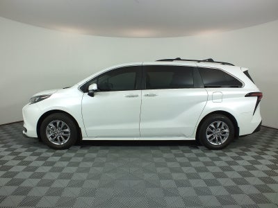 2025 Toyota Sienna XLE Hybrid *1-OWNER*