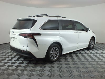 2025 Toyota Sienna XLE Hybrid *1-OWNER*