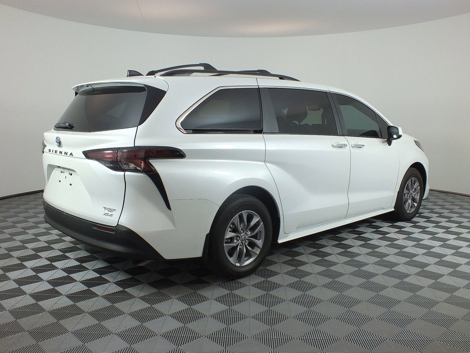 2025 Toyota Sienna XLE Hybrid *1-OWNER*