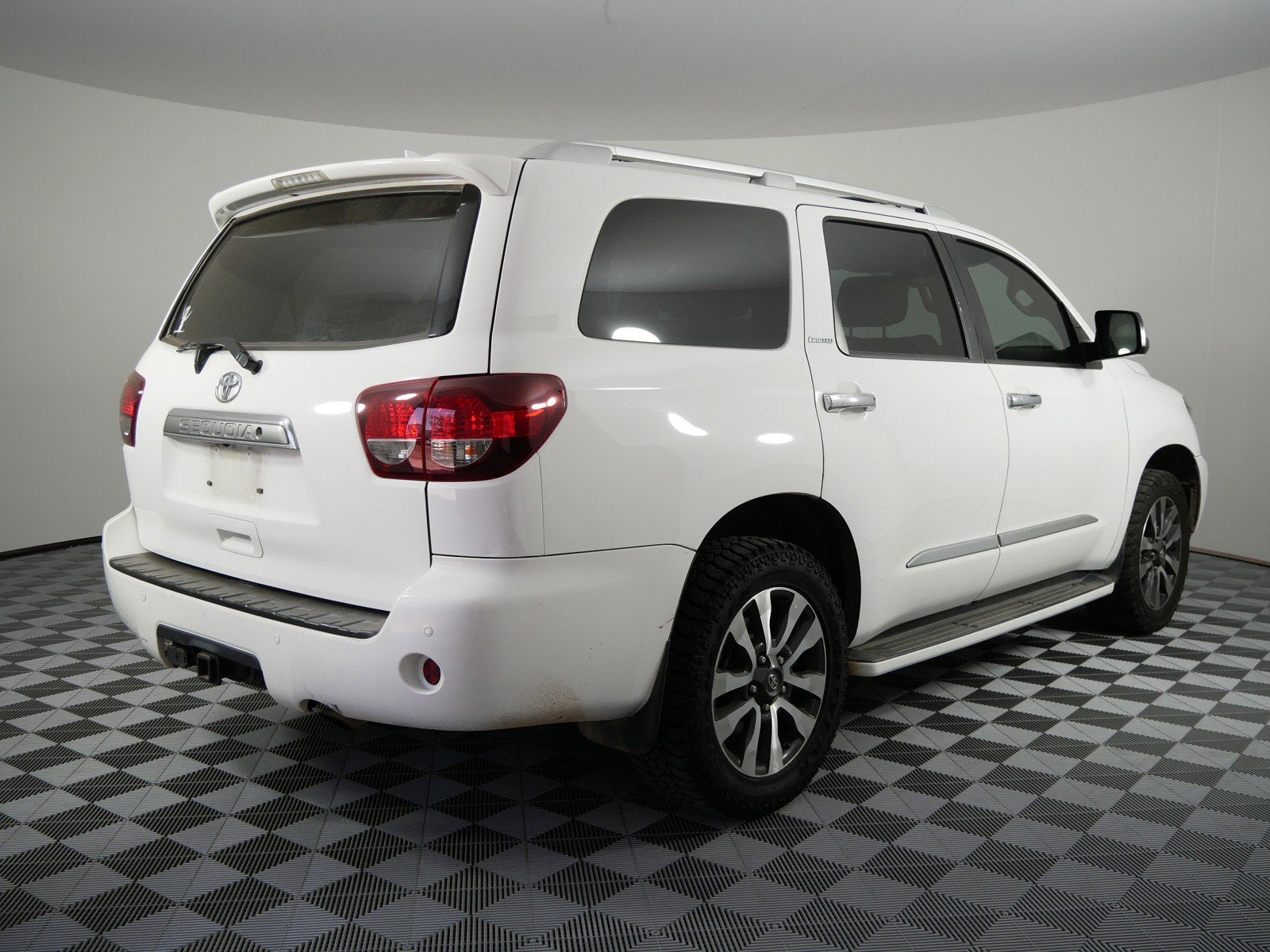 2018 Toyota Sequoia Limited 4WD *WELL MAINTAINED!*