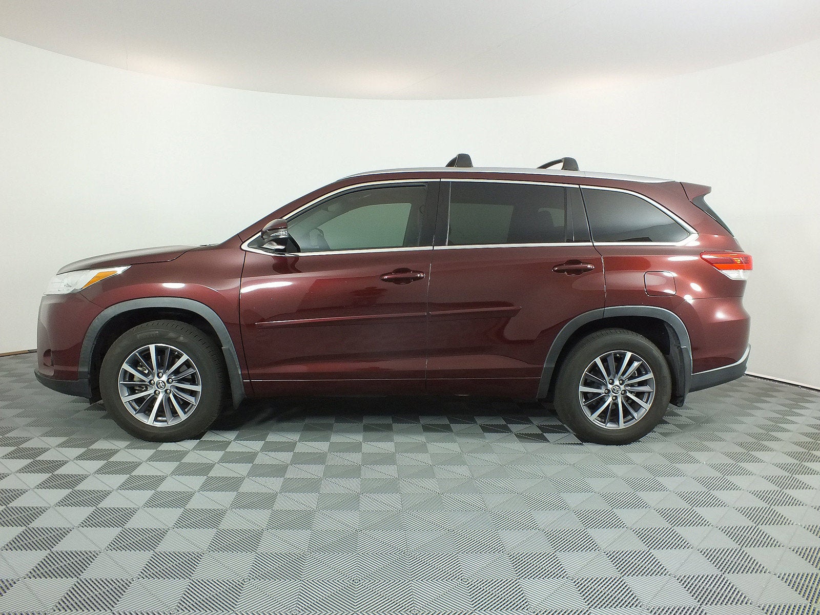 2017 Toyota Highlander XLE AWD *CLEAN CARFAX*