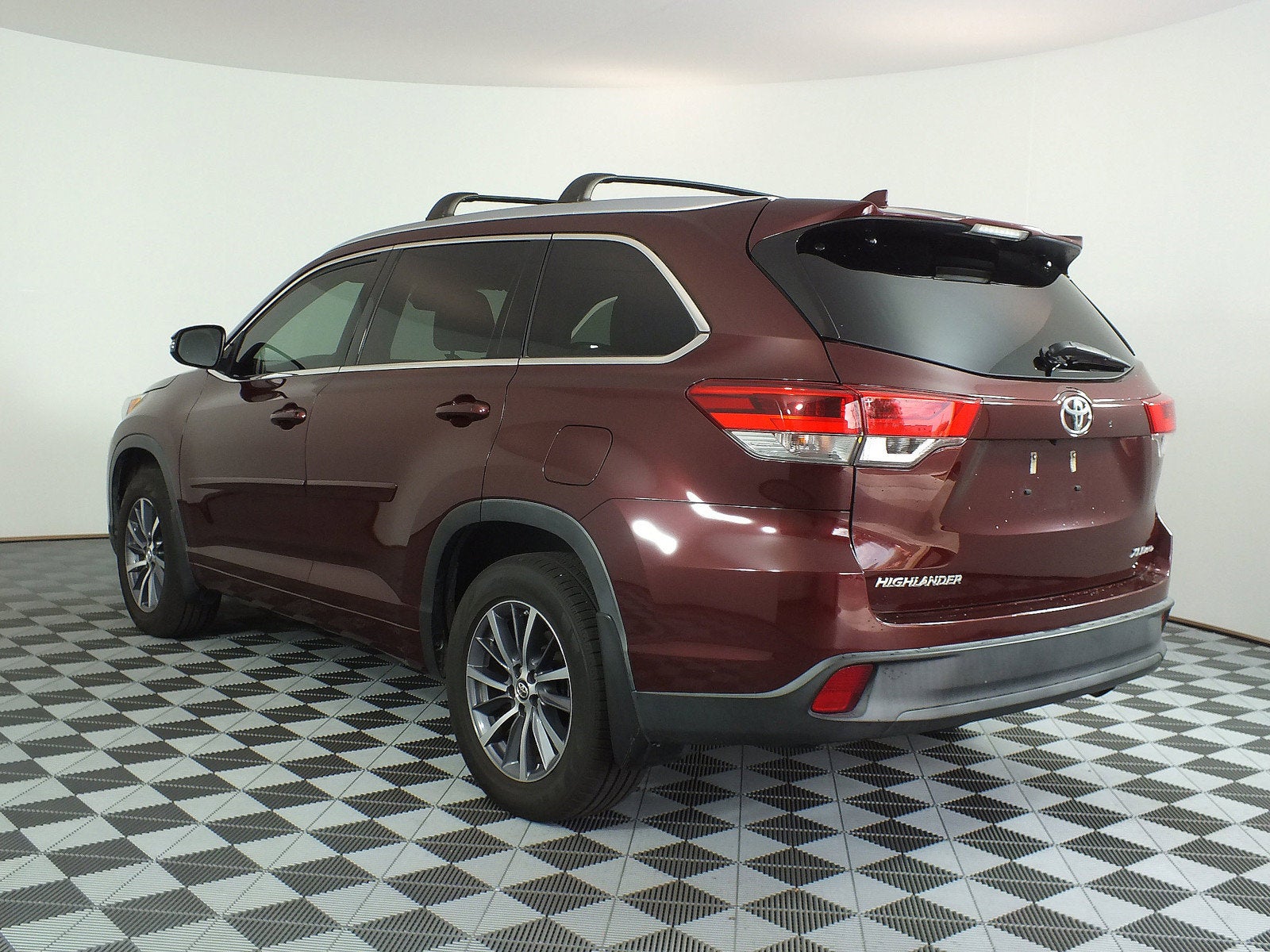2017 Toyota Highlander XLE AWD *CLEAN CARFAX*