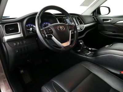 2017 Toyota Highlander XLE AWD *CLEAN CARFAX!*