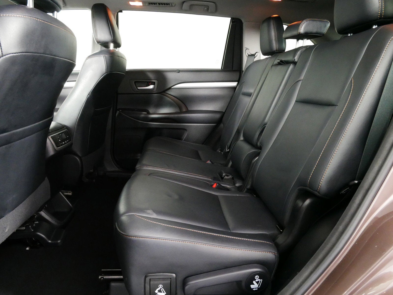 2017 Toyota Highlander XLE AWD *CLEAN CARFAX!*