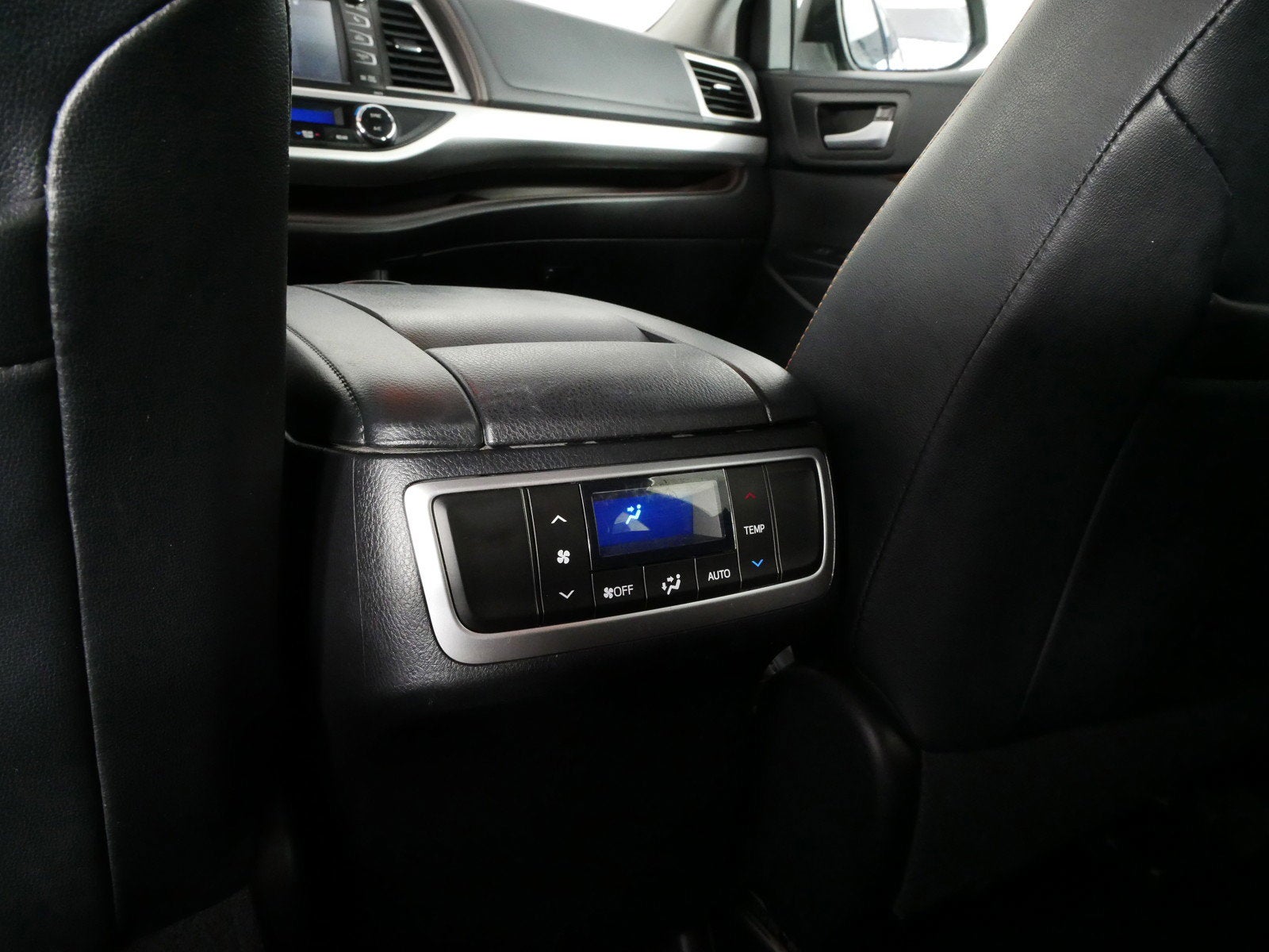 2017 Toyota Highlander XLE AWD *CLEAN CARFAX!*