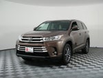 2017 Toyota Highlander XLE AWD *CLEAN CARFAX!*