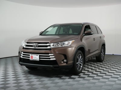 2017 Toyota Highlander XLE AWD *CLEAN CARFAX!*