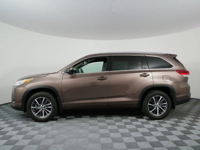 2017 Toyota Highlander XLE AWD *CLEAN CARFAX!*