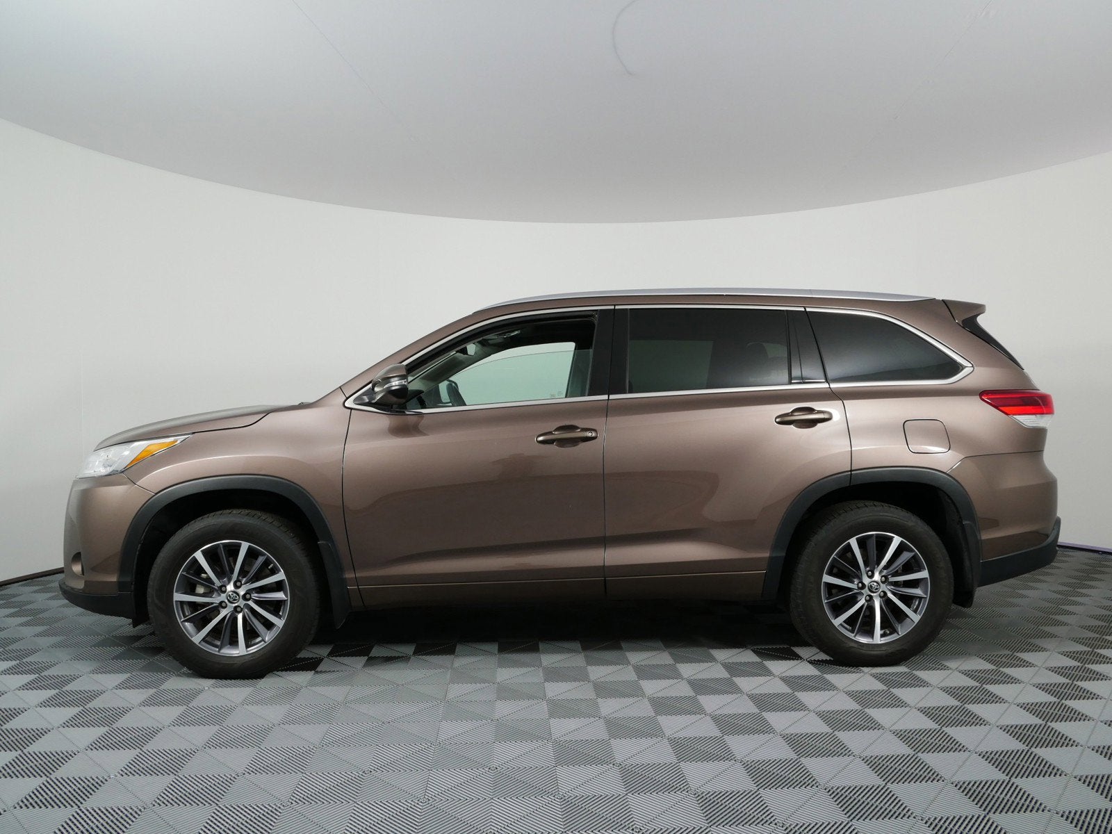 2017 Toyota Highlander XLE AWD *CLEAN CARFAX!*