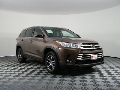 2017 Toyota Highlander XLE AWD *CLEAN CARFAX!*