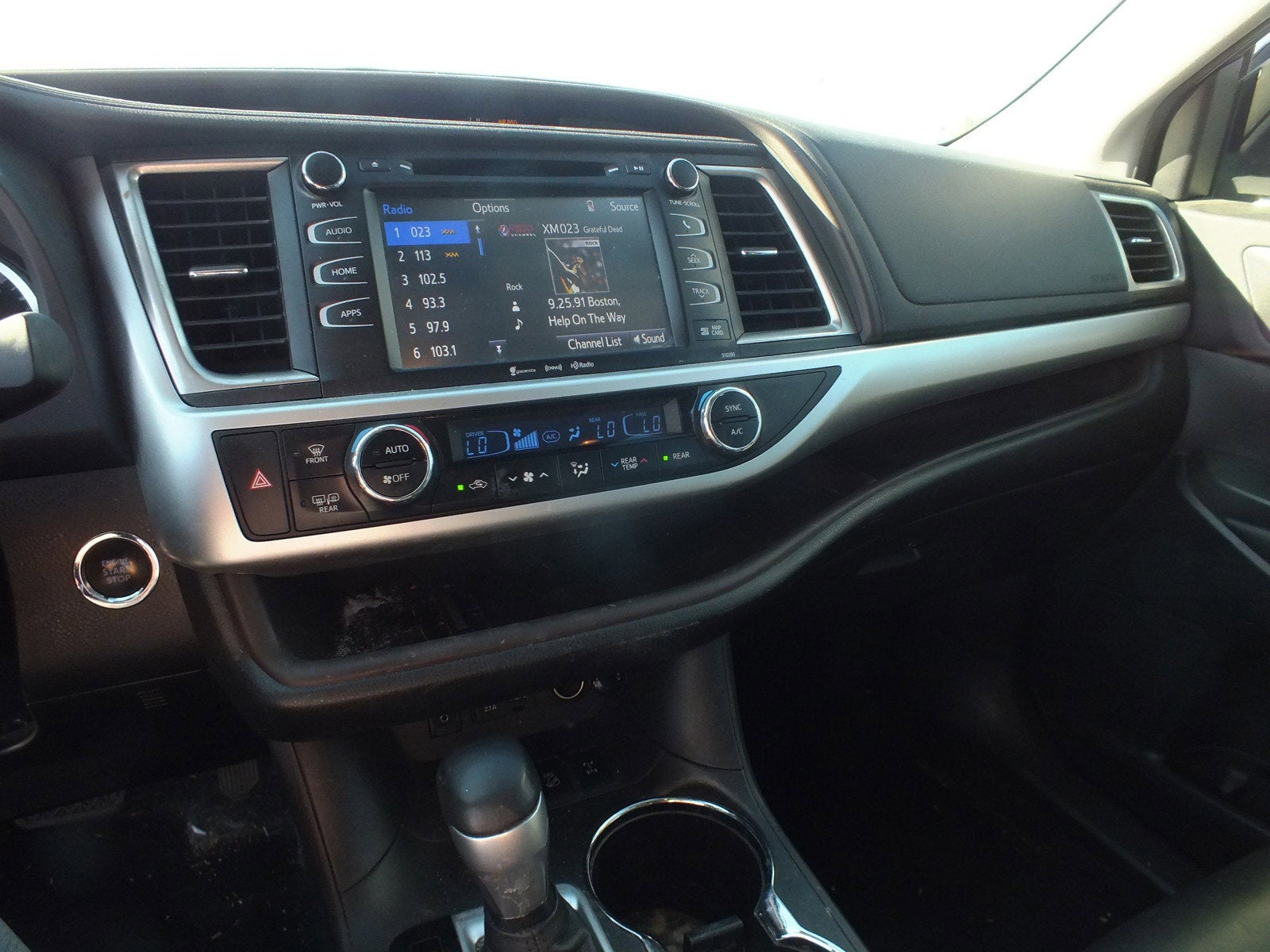 2019 Toyota Highlander XLE AWD *CLEAN CARFAX*