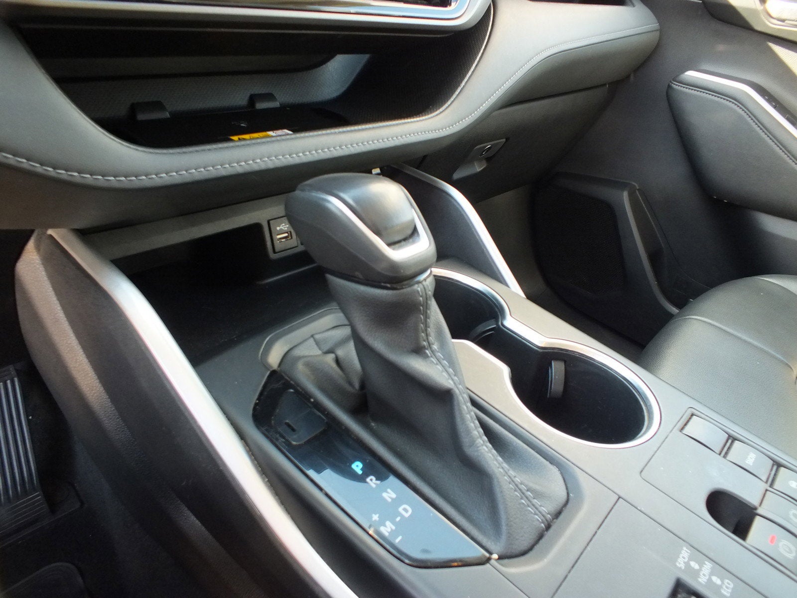 2024 Toyota Highlander XLE FWD *1-OWNER*