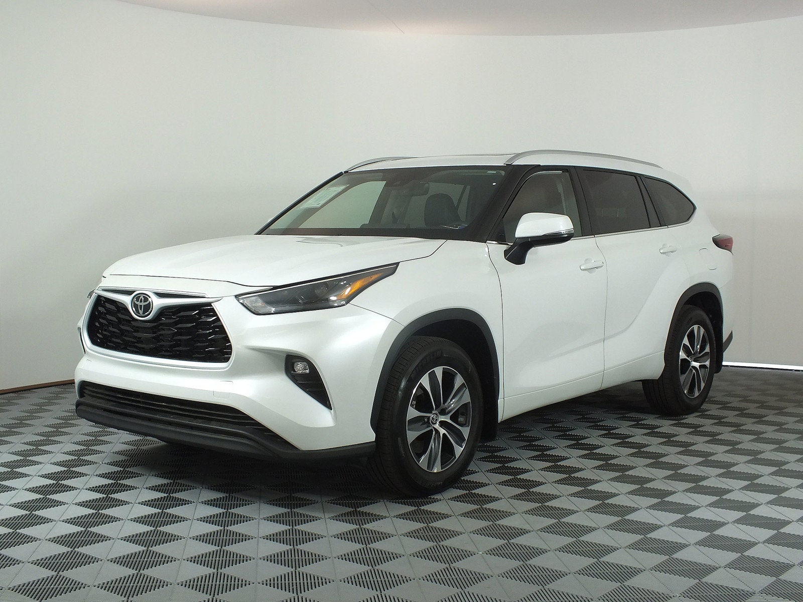 2026 Toyota Highlander XLE AWD *1-OWNER*