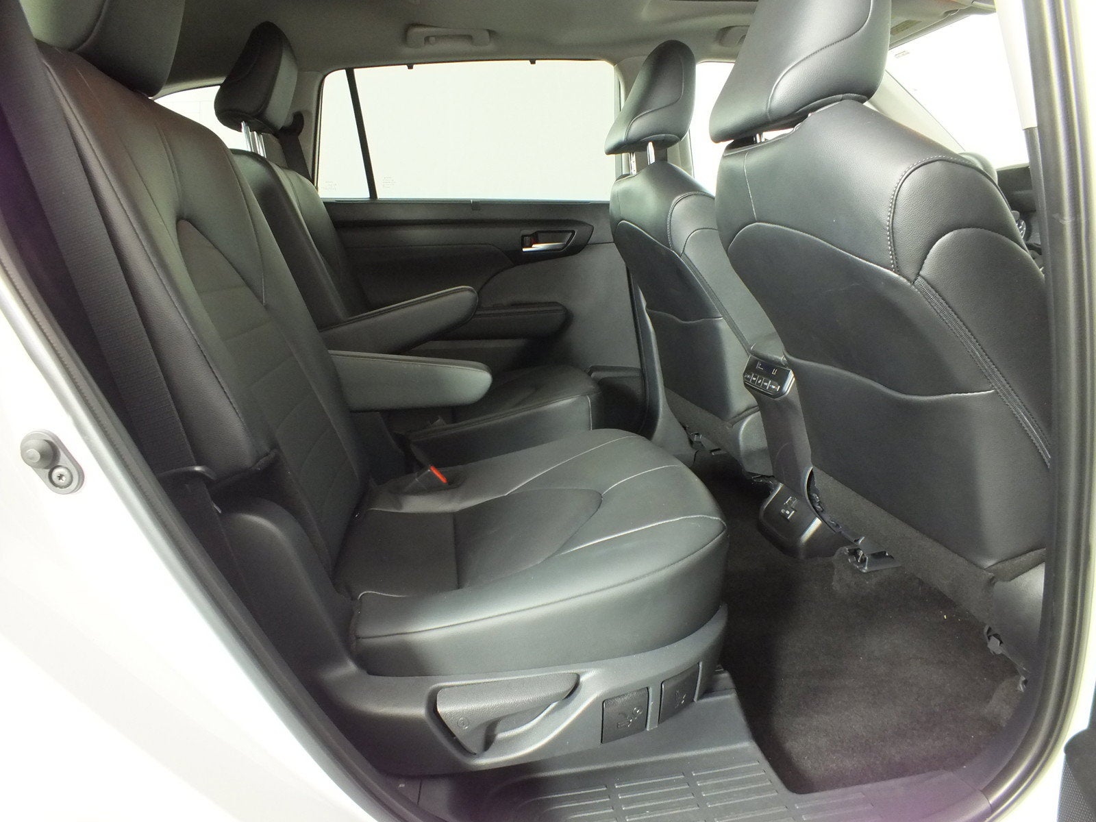 2026 Toyota Highlander XLE AWD *1-OWNER*