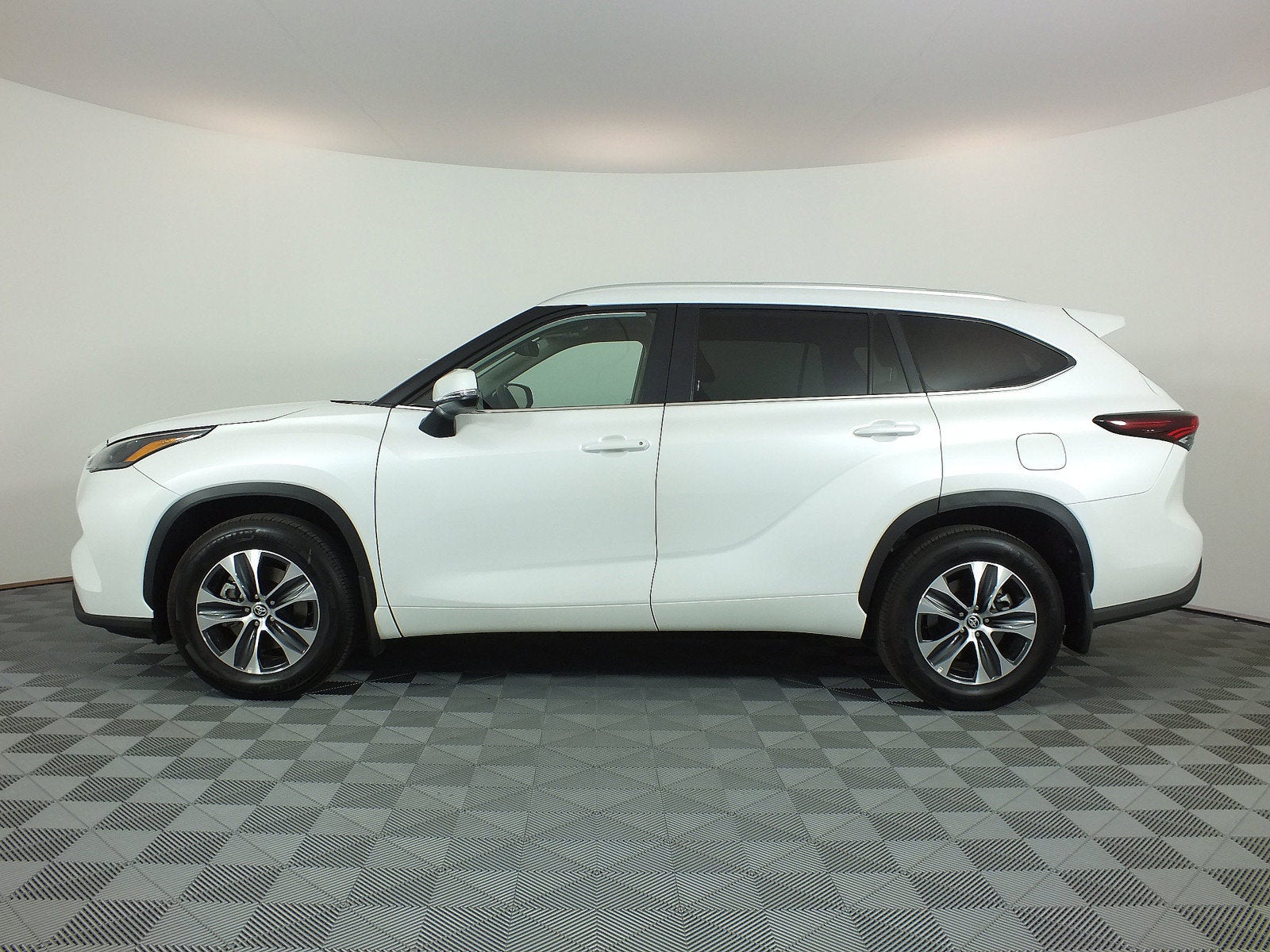 2026 Toyota Highlander XLE AWD *1-OWNER*