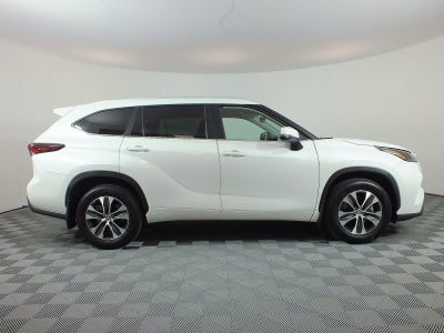 2026 Toyota Highlander XLE AWD *1-OWNER*