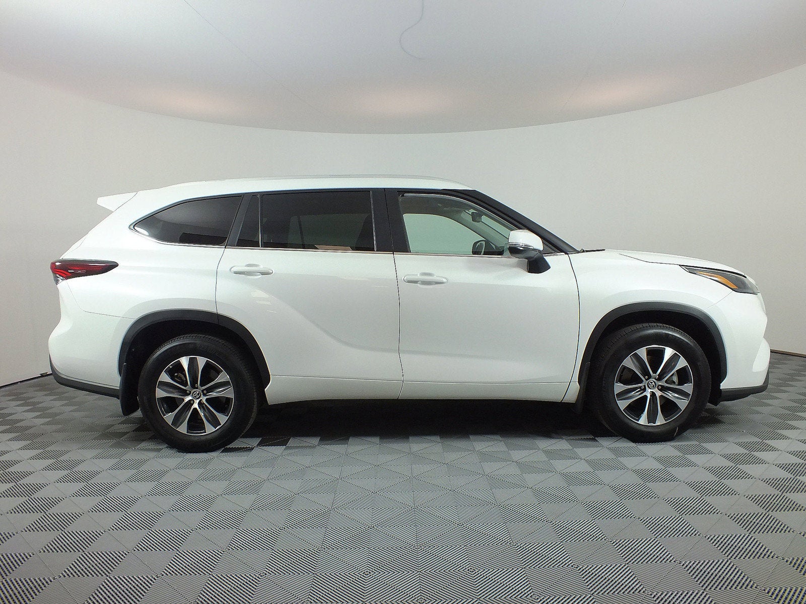 2026 Toyota Highlander XLE AWD *1-OWNER*