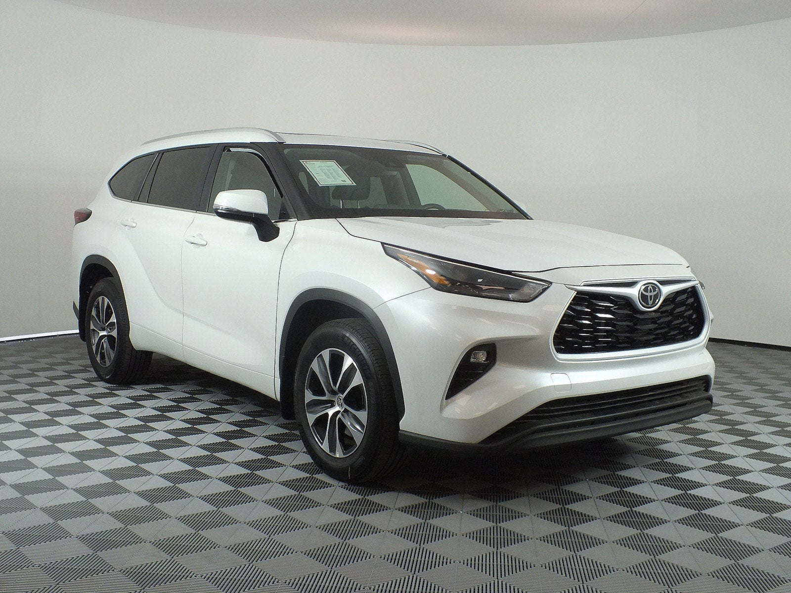 2026 Toyota Highlander XLE AWD *1-OWNER*