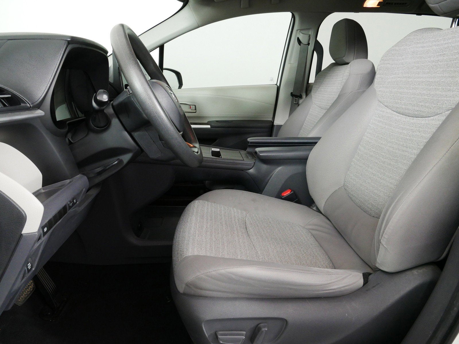 2021 Toyota Sienna LE Hybrid *LOOKS GREAT!*