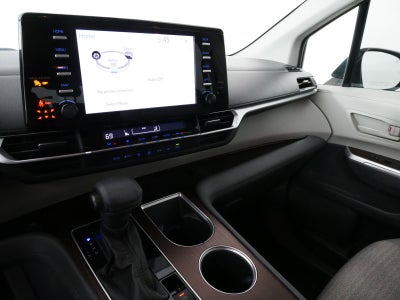 2021 Toyota Sienna LE Hybrid *LOOKS GREAT!*