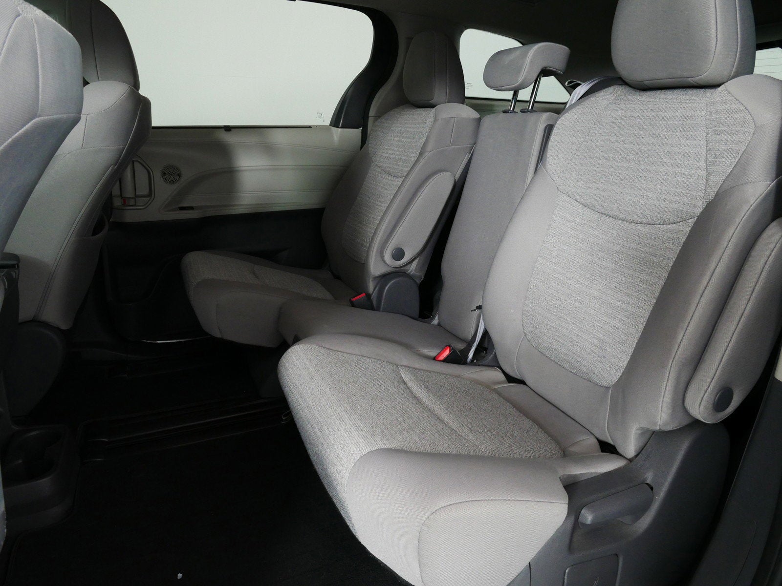 2021 Toyota Sienna LE Hybrid *LOOKS GREAT!*