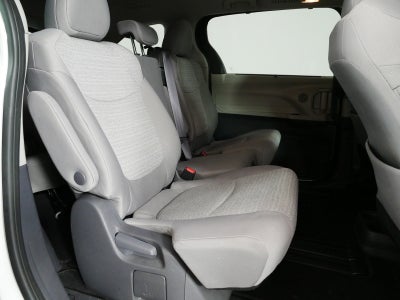 2021 Toyota Sienna LE Hybrid *LOOKS GREAT!*