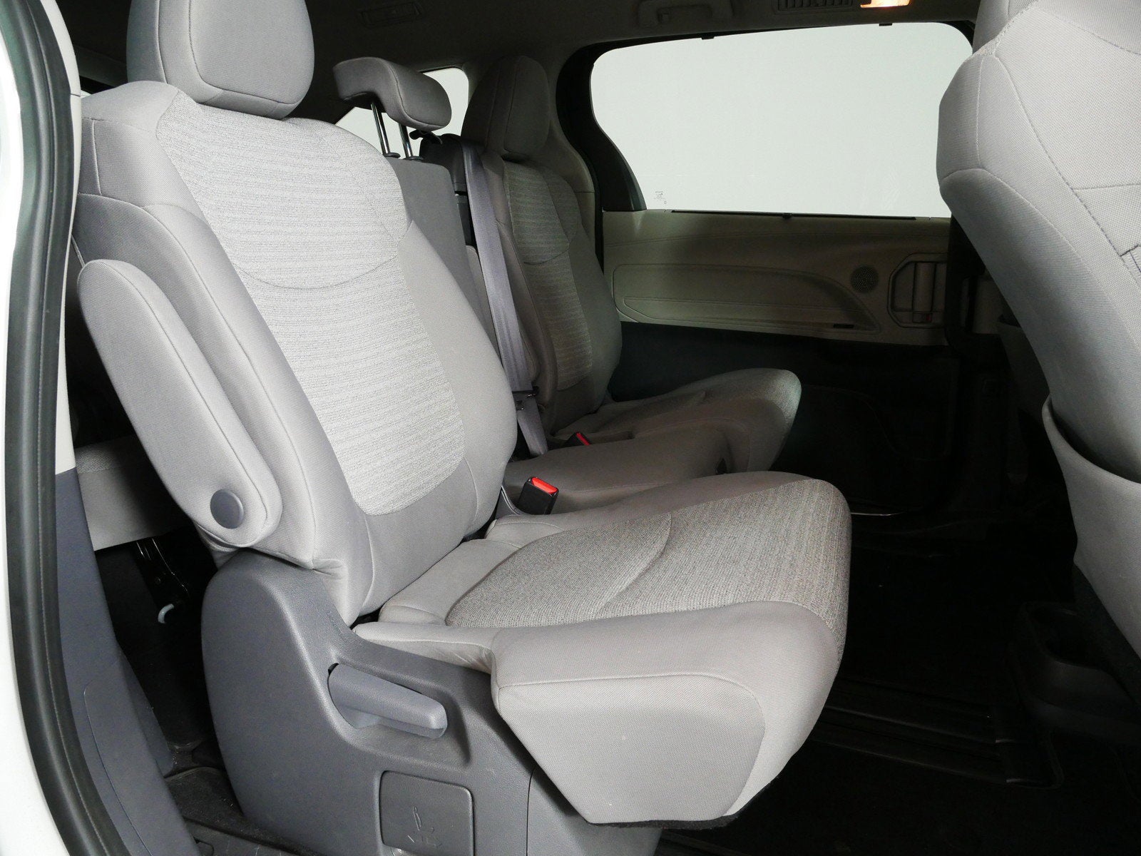 2021 Toyota Sienna LE Hybrid *LOOKS GREAT!*