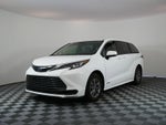 2021 Toyota Sienna LE Hybrid *LOOKS GREAT!*