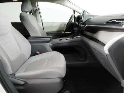 2021 Toyota Sienna LE Hybrid *LOOKS GREAT!*