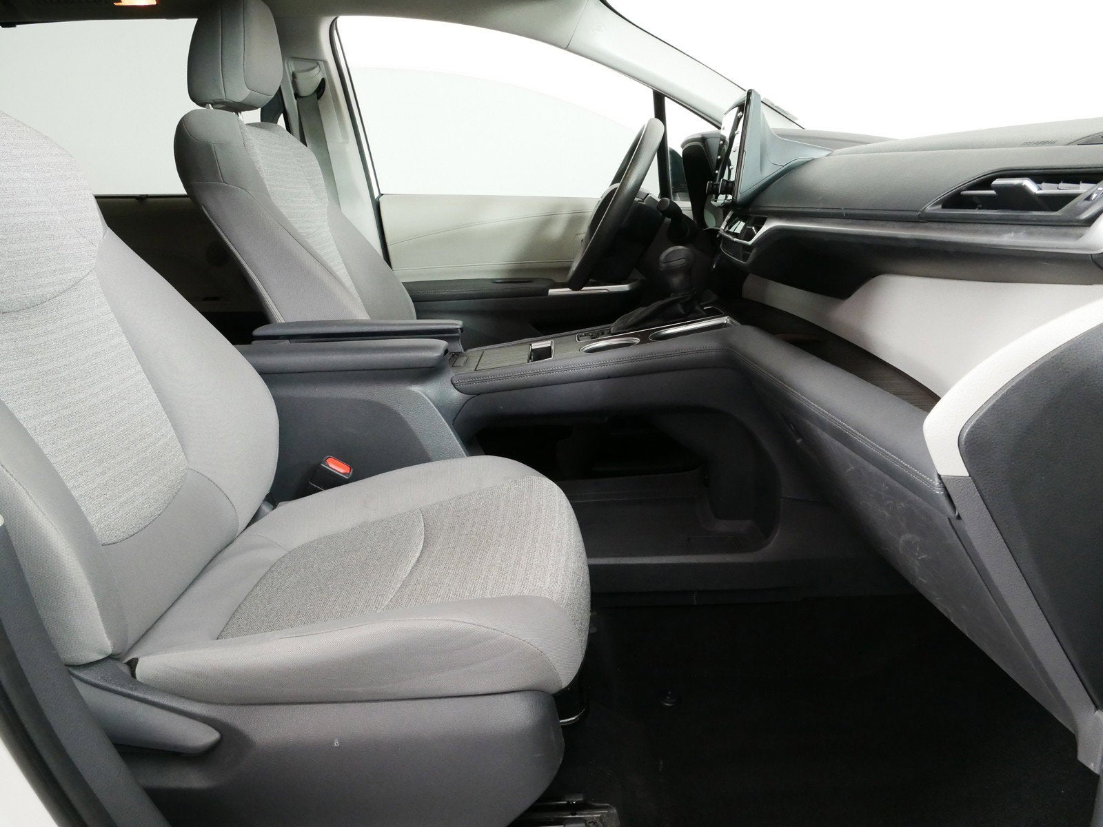 2021 Toyota Sienna LE Hybrid *LOOKS GREAT!*