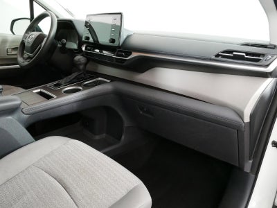 2021 Toyota Sienna LE Hybrid *LOOKS GREAT!*