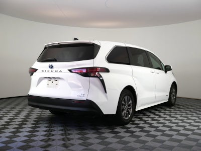 2021 Toyota Sienna LE Hybrid *LOOKS GREAT!*