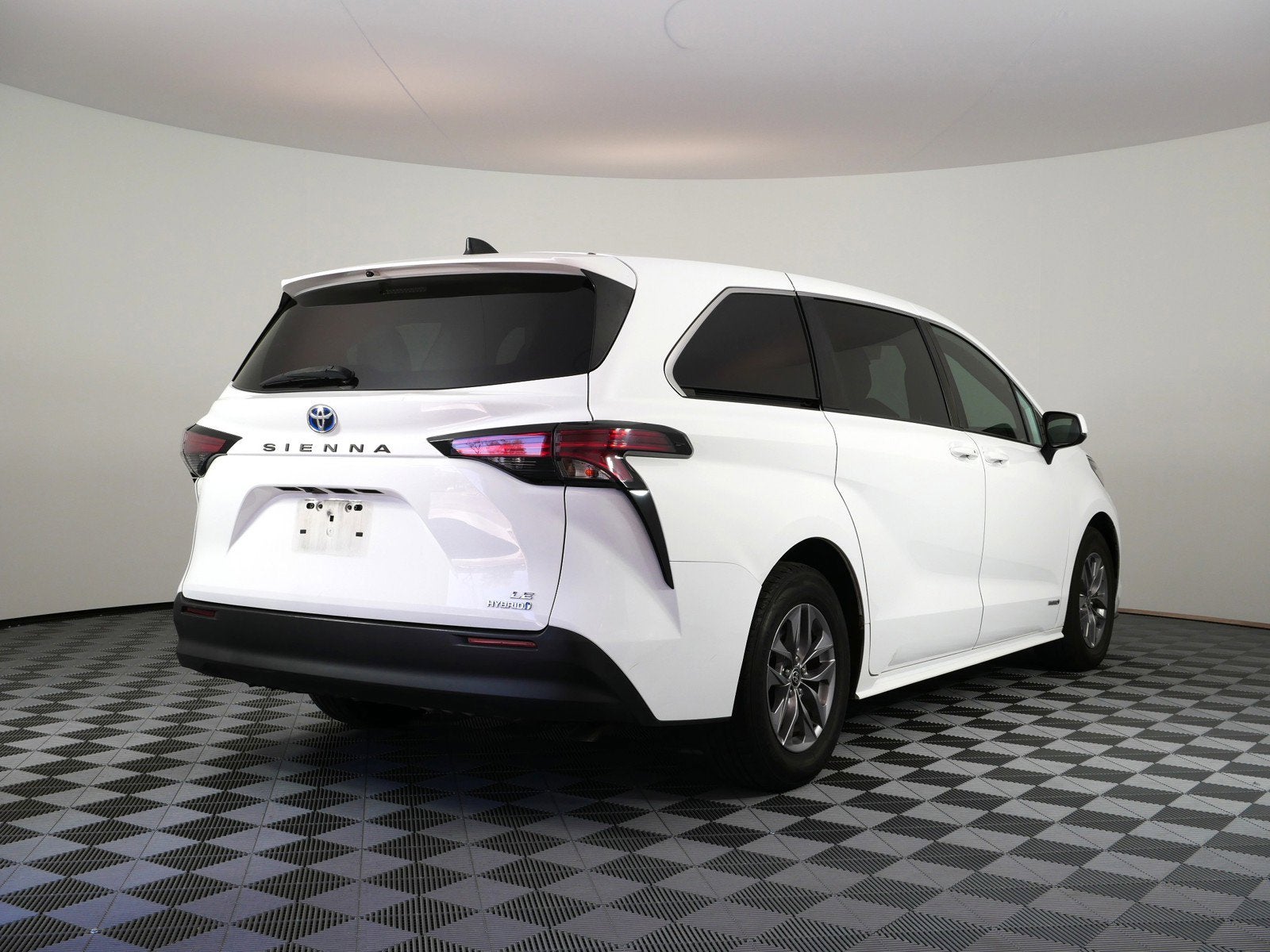 2021 Toyota Sienna LE Hybrid *LOOKS GREAT!*