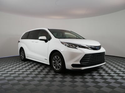 2021 Toyota Sienna LE Hybrid *LOOKS GREAT!*