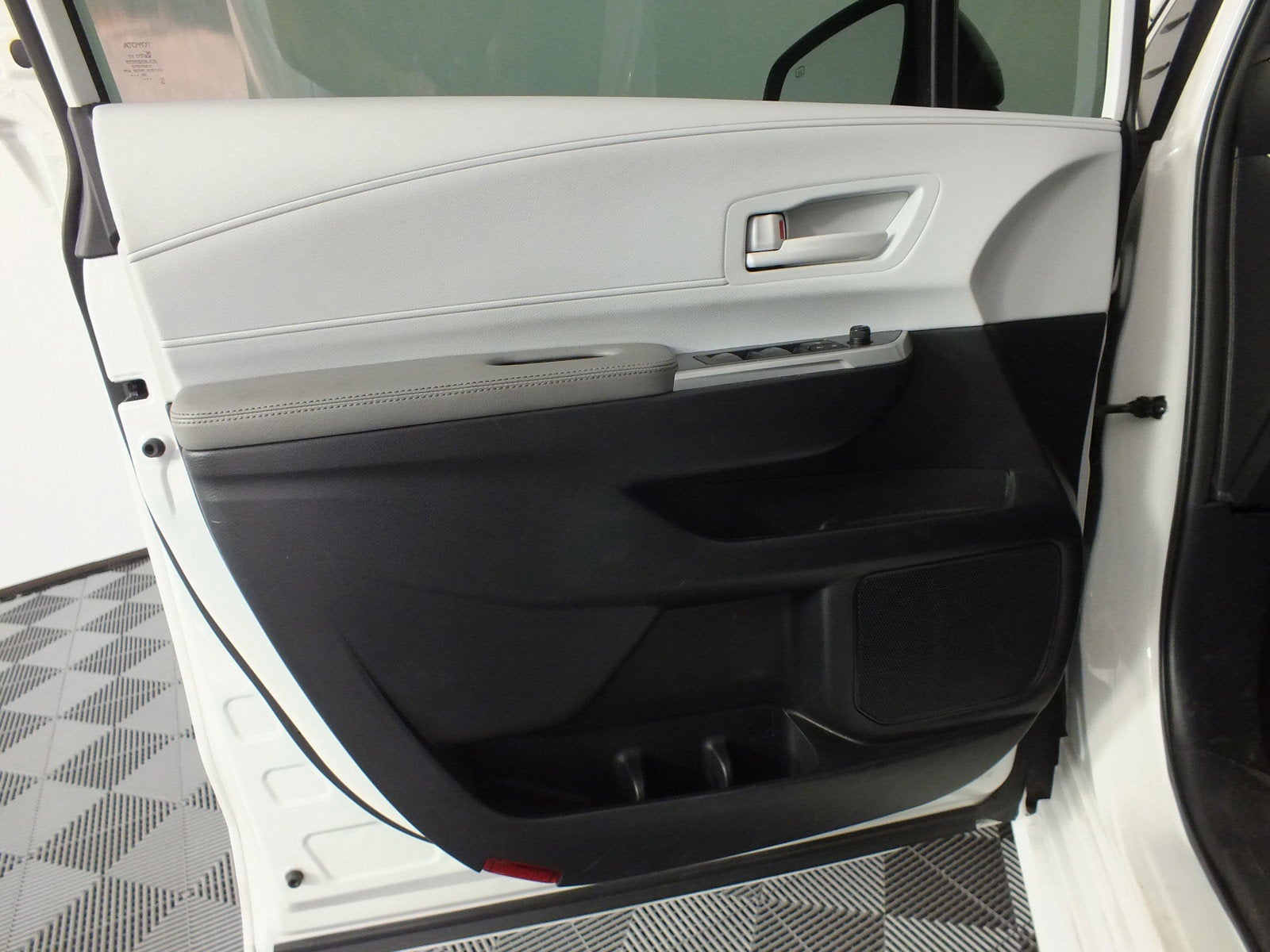 2025 Toyota Sienna LE *1-OWNER*