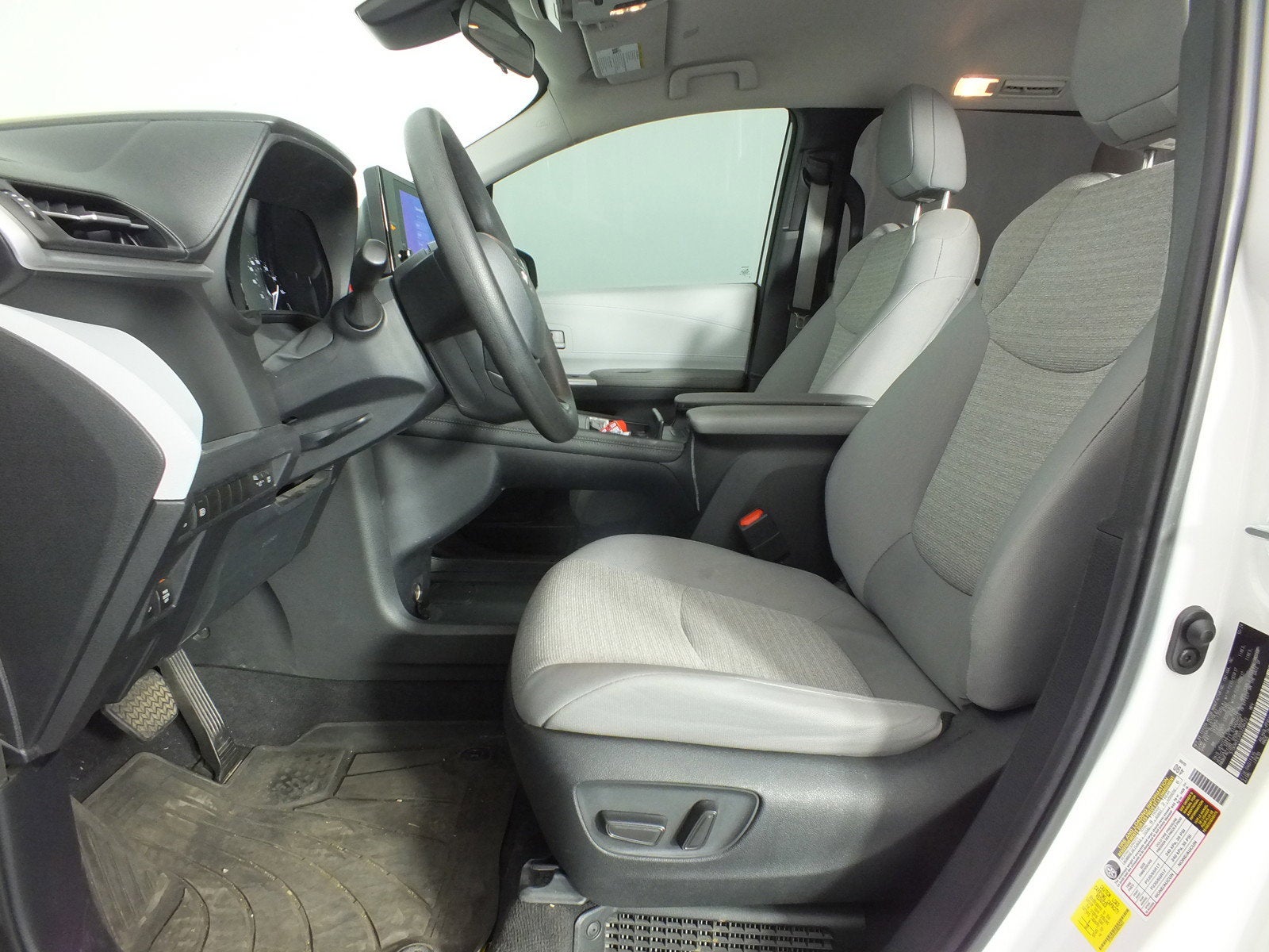 2025 Toyota Sienna LE *1-OWNER*