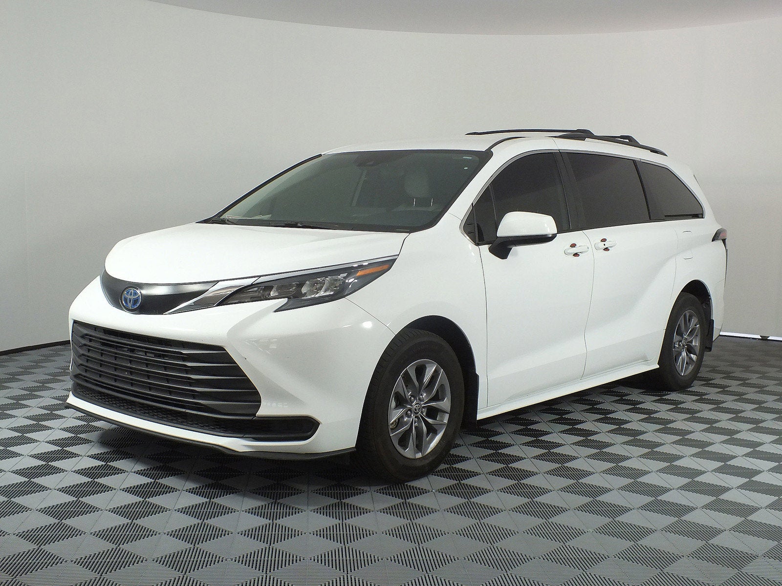 2025 Toyota Sienna LE *1-OWNER*