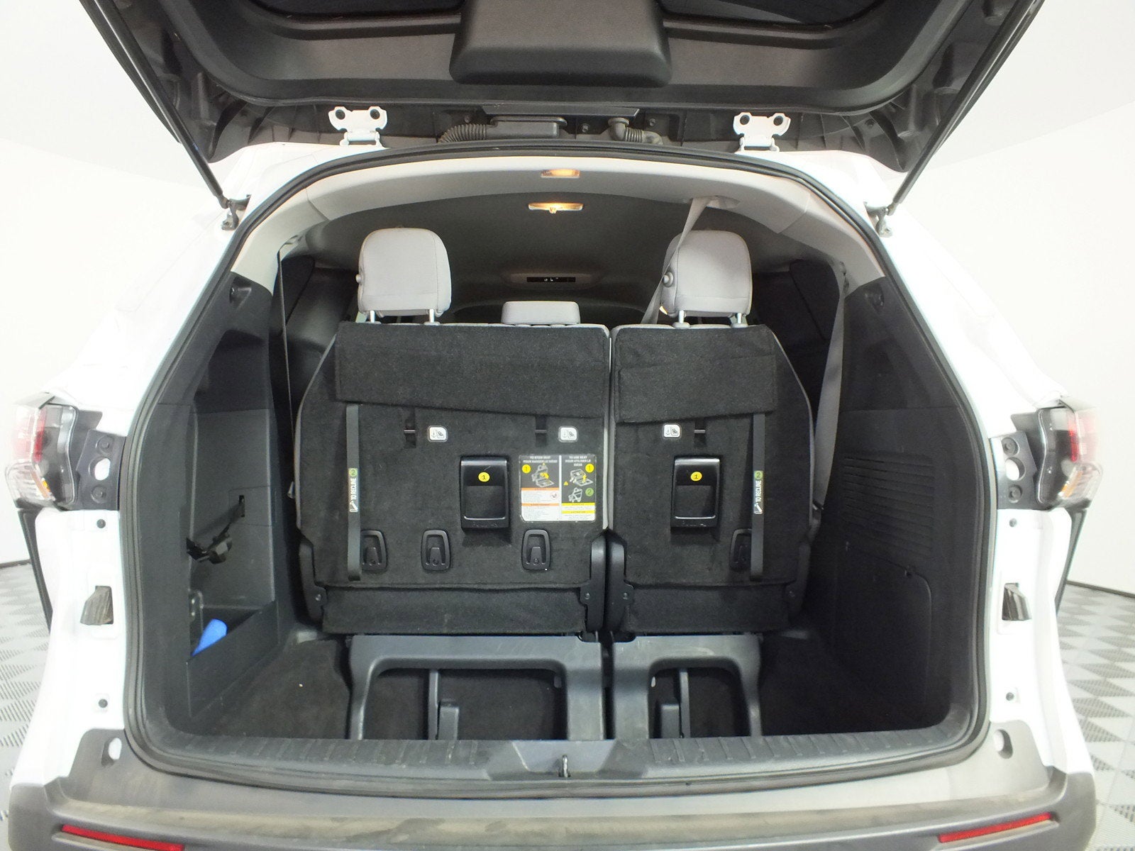 2025 Toyota Sienna LE *1-OWNER*