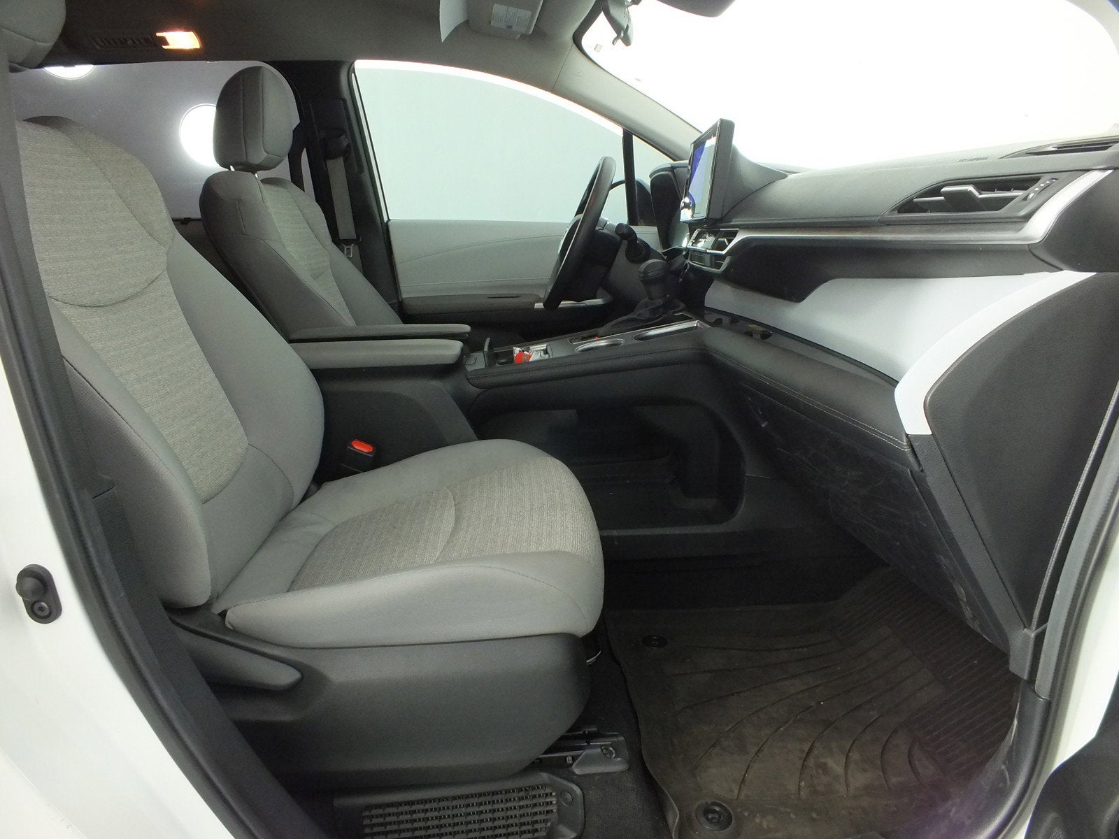 2025 Toyota Sienna LE *1-OWNER*