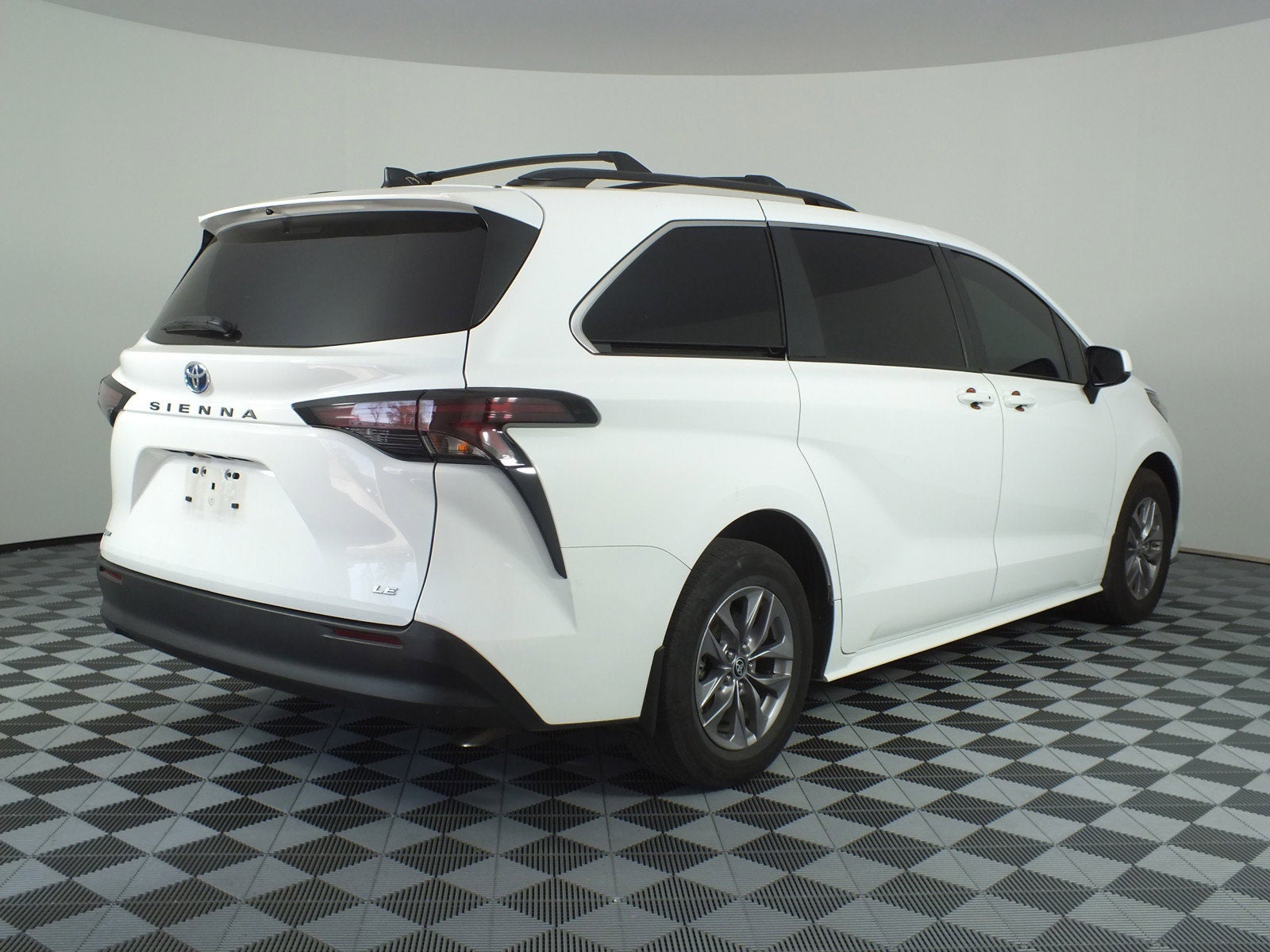 2025 Toyota Sienna LE *1-OWNER*