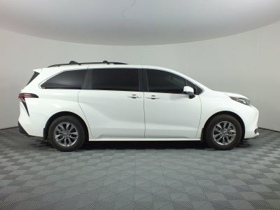 2025 Toyota Sienna LE *1-OWNER*