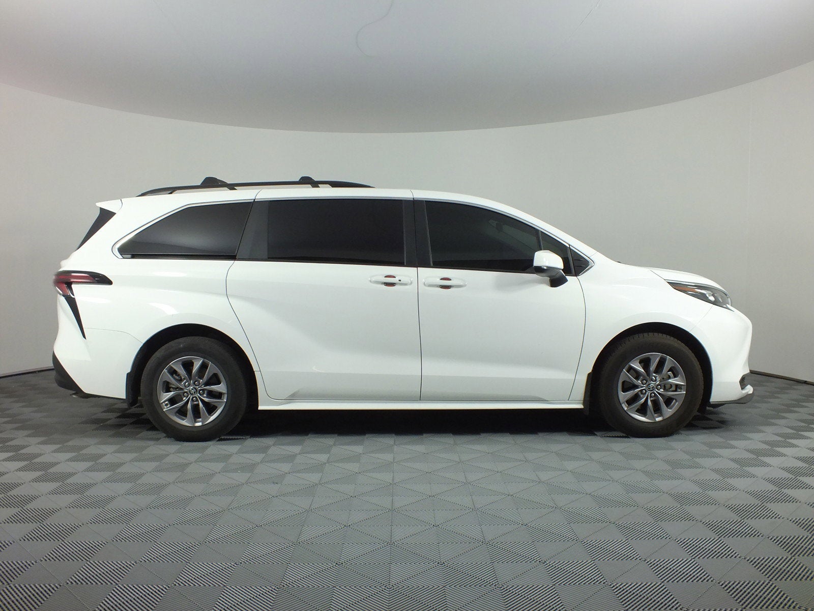2025 Toyota Sienna LE *1-OWNER*