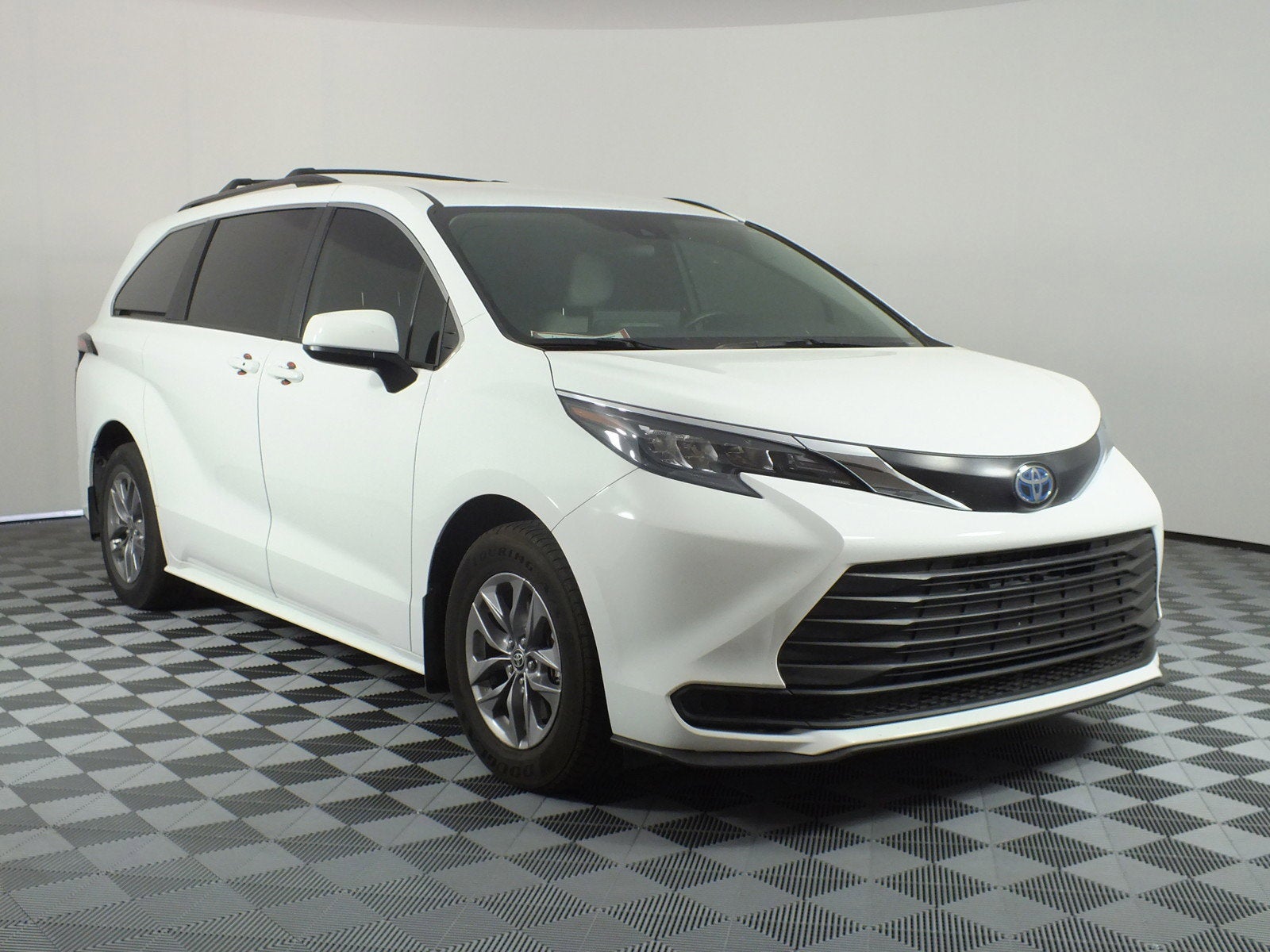 2025 Toyota Sienna LE *1-OWNER*