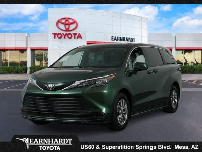 2026 Toyota Sienna LE Hybrid *LOW MILES! CLEAN CARFAX*